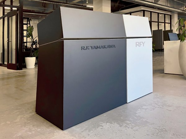 画像11: 演説台 W600 ホワイト 2ヶ口コンセント付き キャスター付き 高級仕上 木質 演台 講演台 R.F.YAMAKAWA製【法人様限定】 4510391527933 (11)